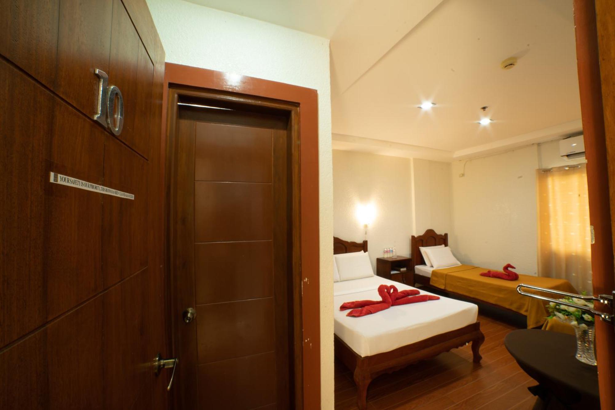 Casanas Suites Puerto Princesa Bagian luar foto