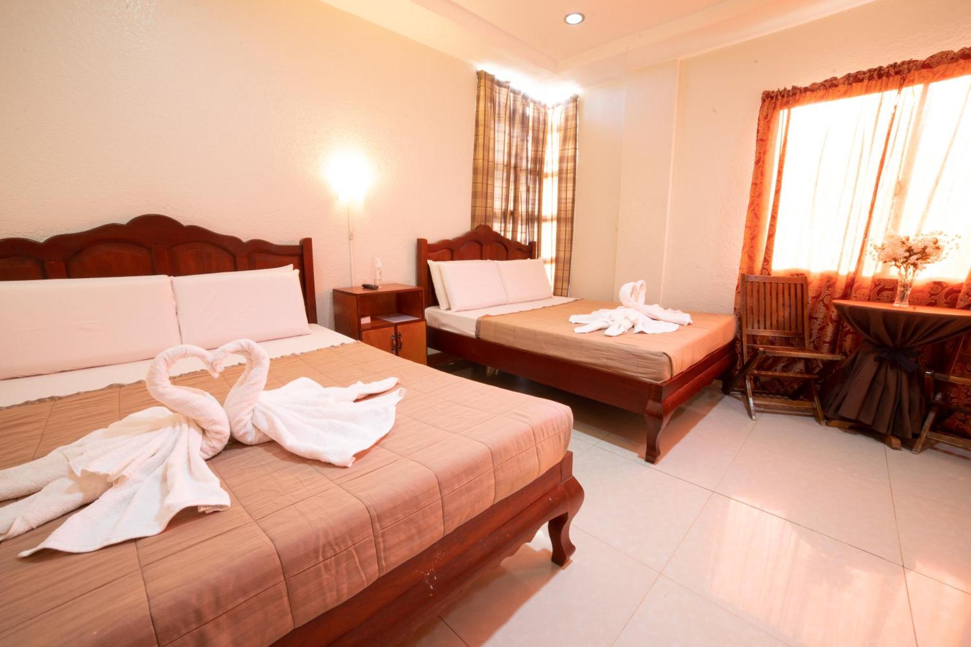 Casanas Suites Puerto Princesa Bagian luar foto