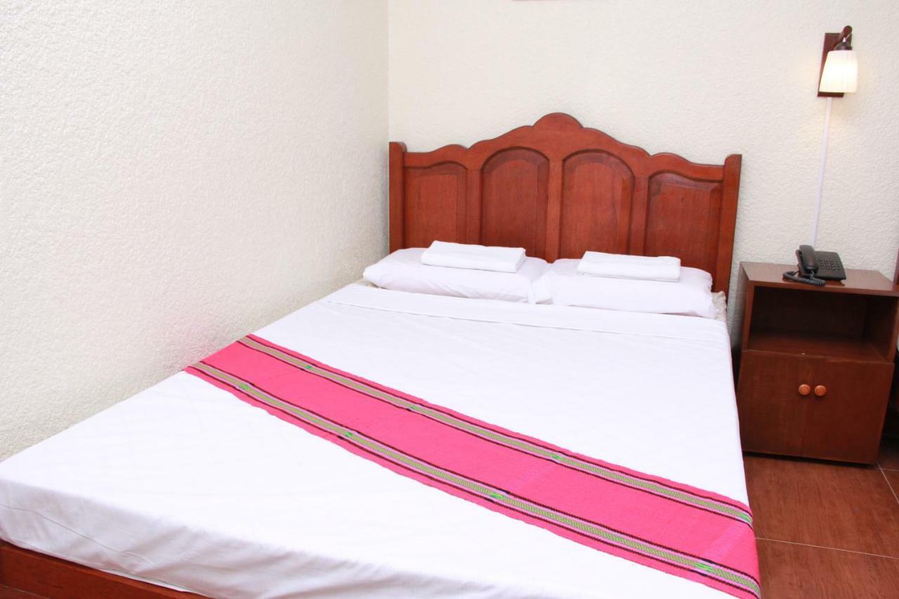 Casanas Suites Puerto Princesa Bagian luar foto