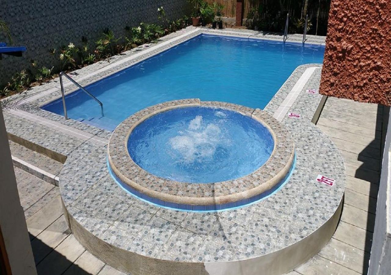 Casanas Suites Puerto Princesa Bagian luar foto